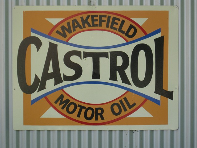 Wakefield Castrol motor oil